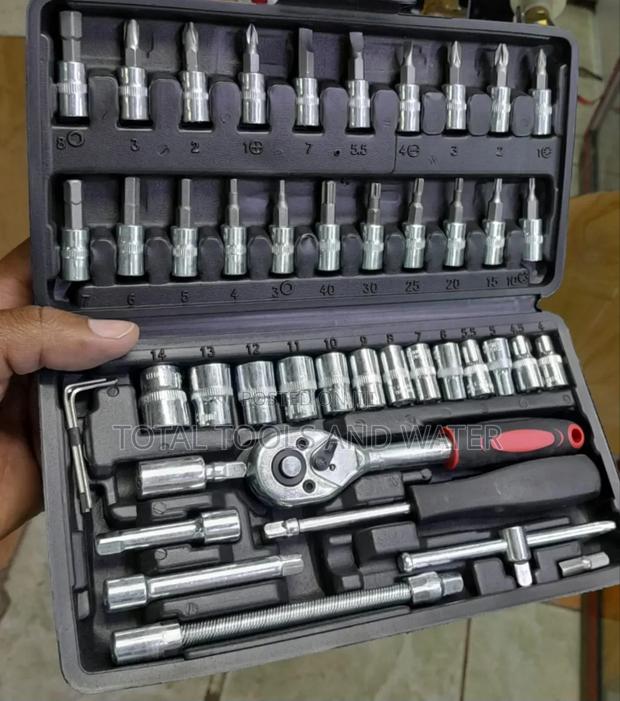 Durable Chrome 46 PCS Socket and Screw Driver Set