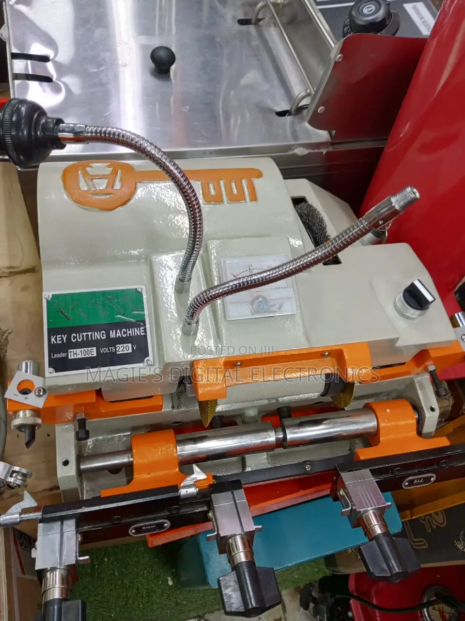 Highly Sophisticated Medium Key Cutting Machine