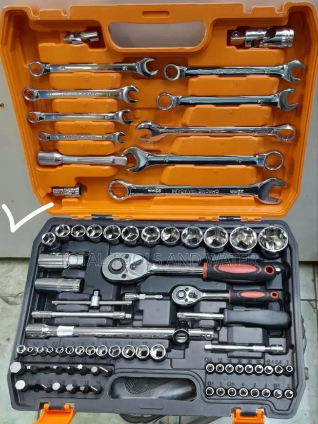 Auto Mechanical Socket Wrench Set 82 PCS