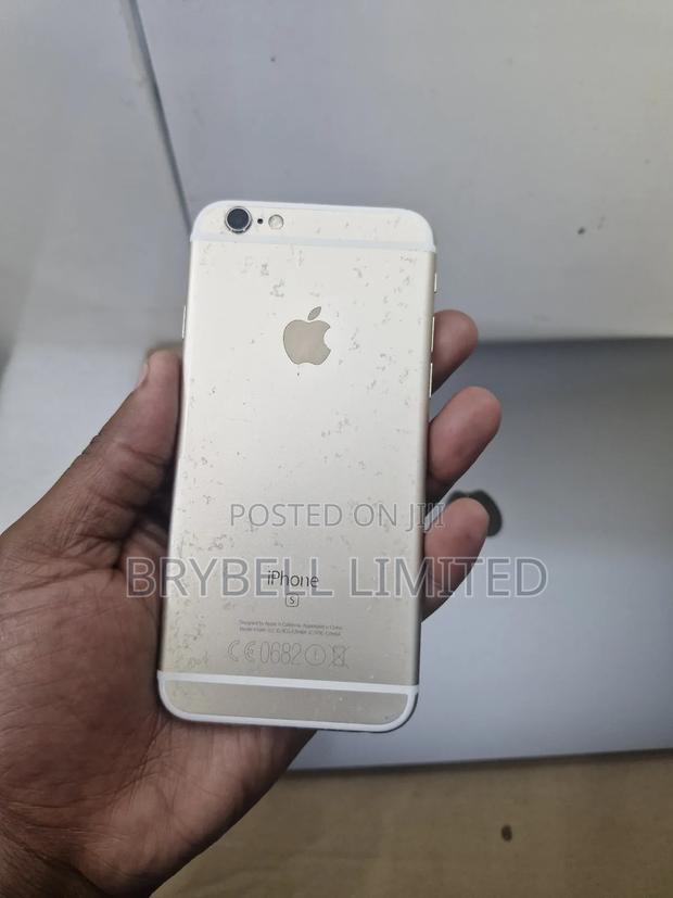 Apple iPhone 6s 64 GB Gold - main view