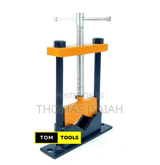 Metro 1⁄2 Inch to 4 Inch Square Pillar Type Pipe Vice