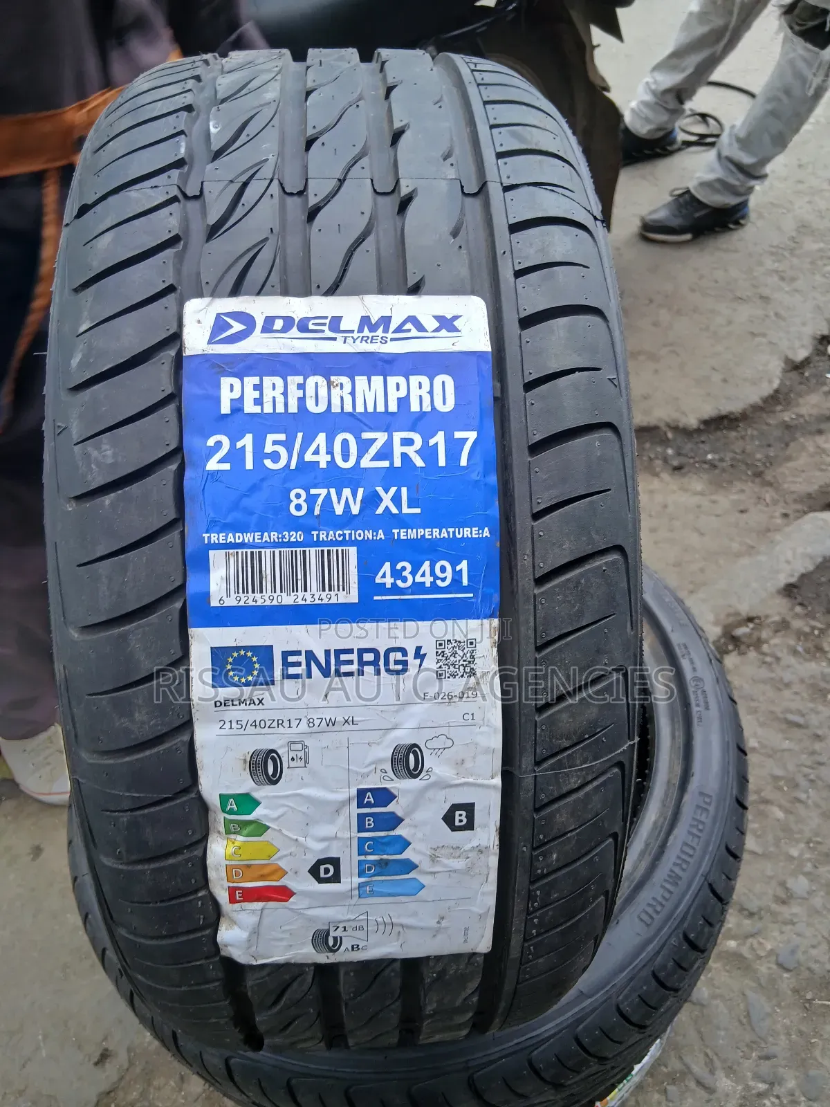 215/40 R 17 Delmax Low Profile Tyres