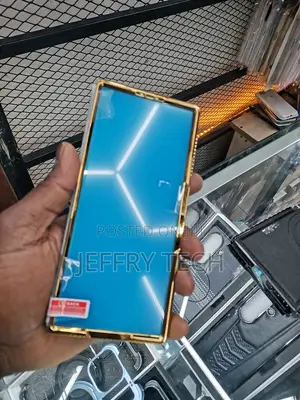 Samsung Galaxy Z Fold 7 Carbon Fibre With Magnetic