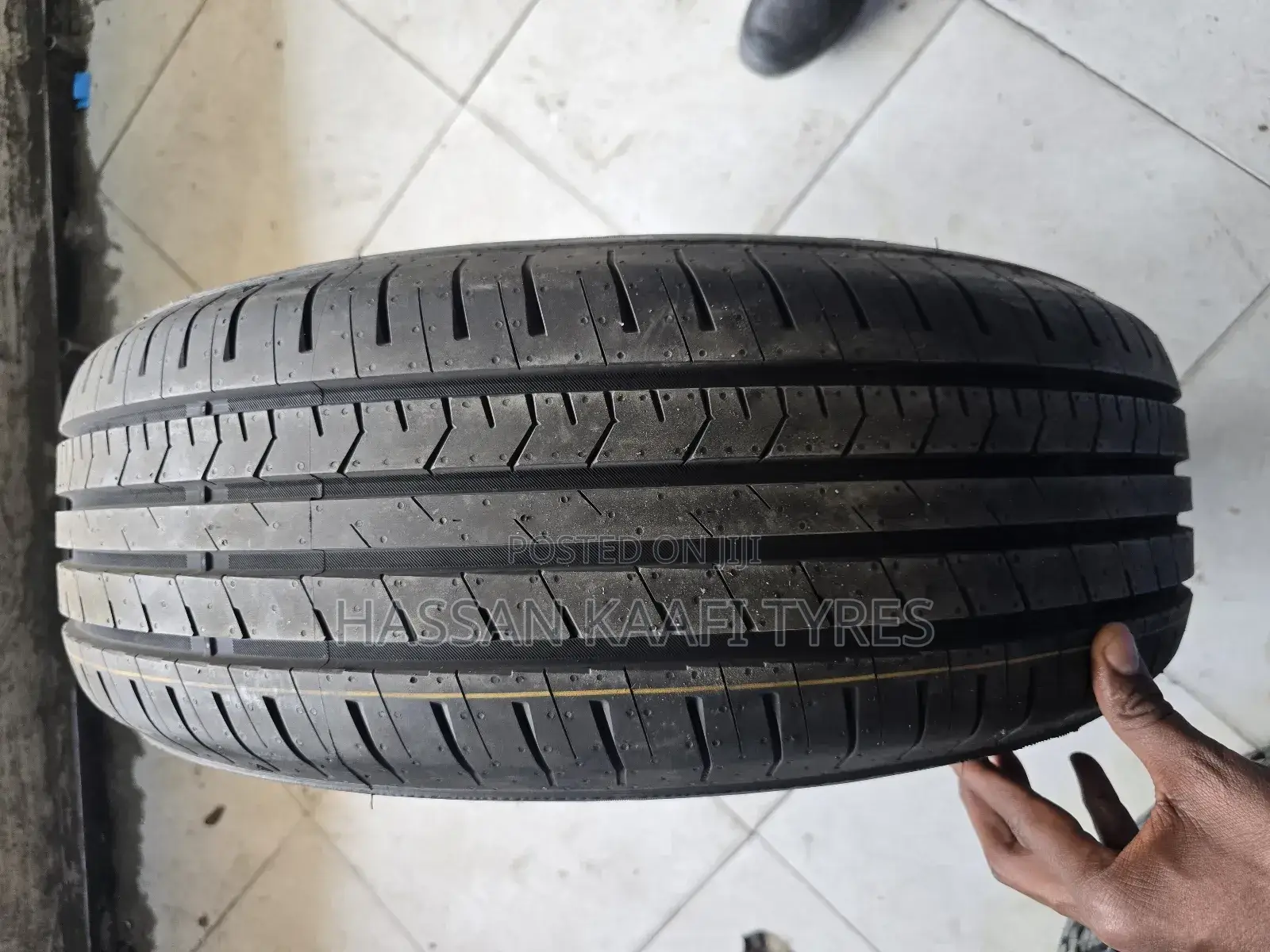 215/60r17 Apollo Made in India Tyre