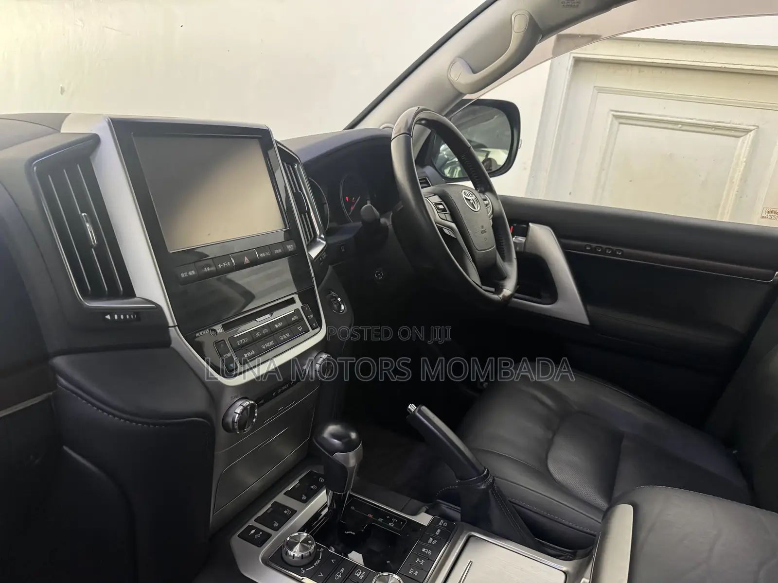 Toyota Land Cruiser 4.6 V8 ZX 2018 Black
