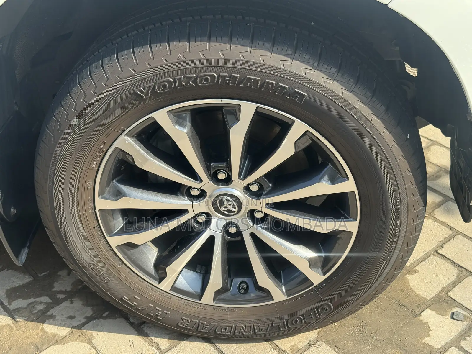 Toyota Land Cruiser Prado 2.8 2019 White