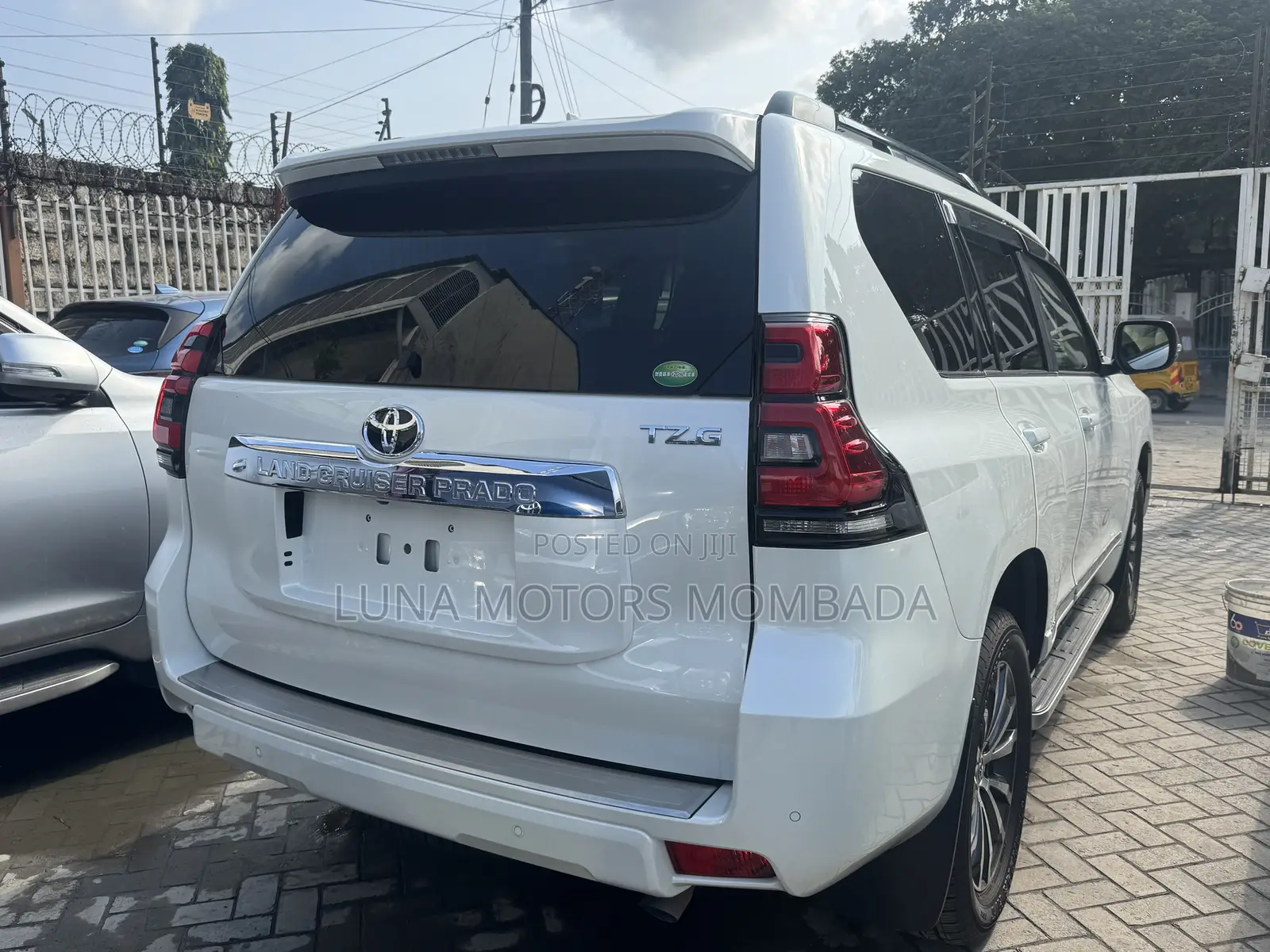 Toyota Land Cruiser Prado 2.8 2019 White
