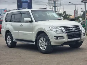 Mitsubishi Pajero 2019 White