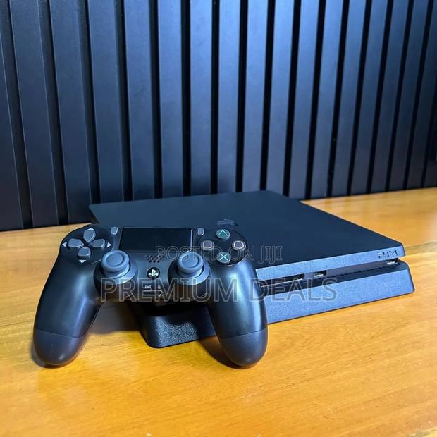Original Ps4 Slim Chipped With 13games. - main view