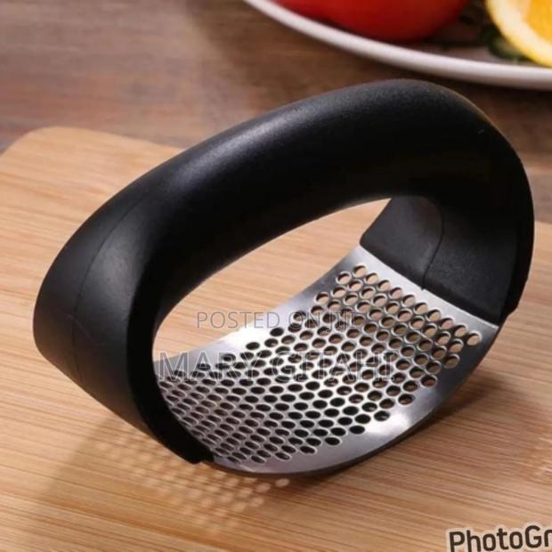 Ring Garlic Crusher*