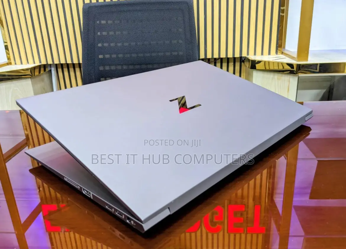 Laptop HP ZBook Firefly G8 16GB Intel Core I7 SSD 512GB