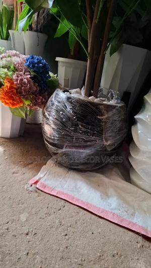 Black, and White Glass Fibre - thumbnail 2