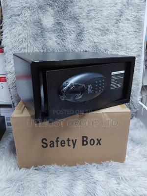 Mini Safe For Cash & Jewelry – Keypad Lock - main view