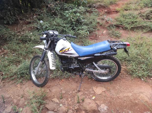 Yamaha DT 175 2009 White - main view