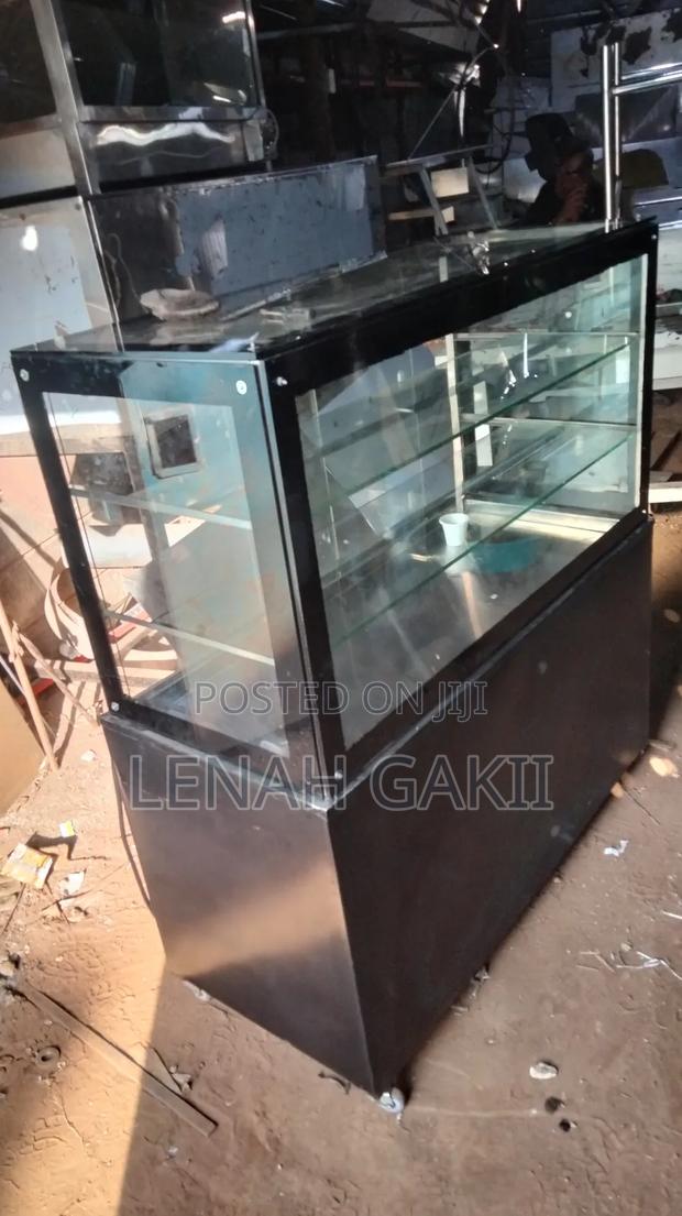 Cake Display - main view