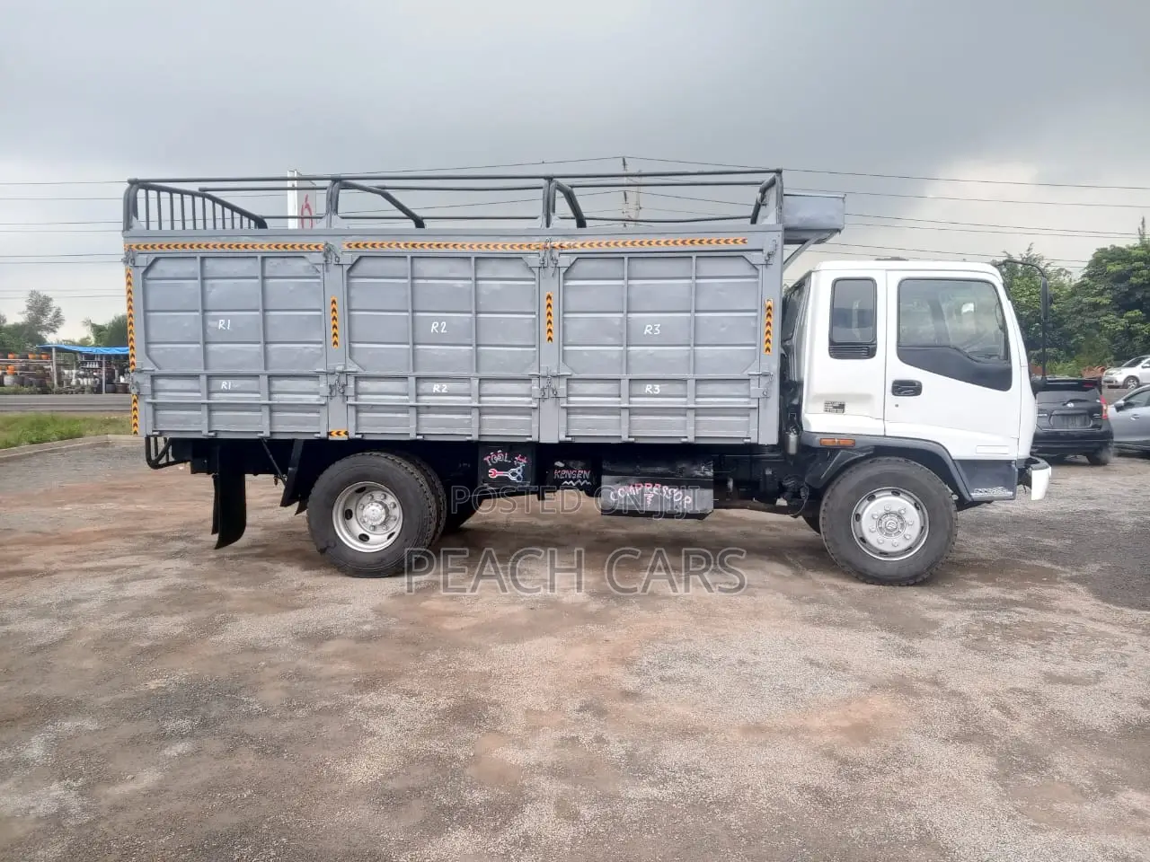 Isuzu ELF Truck 2017 White