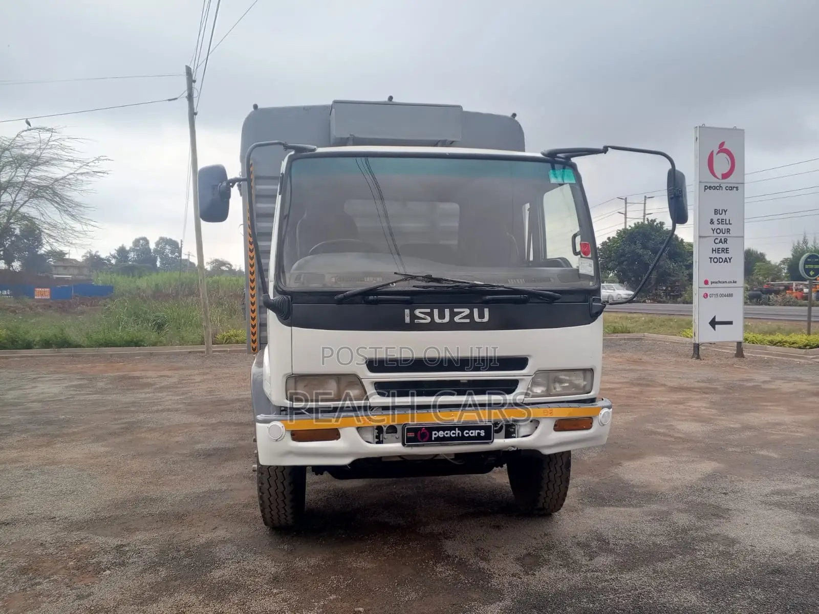 Isuzu ELF Truck 2017 White