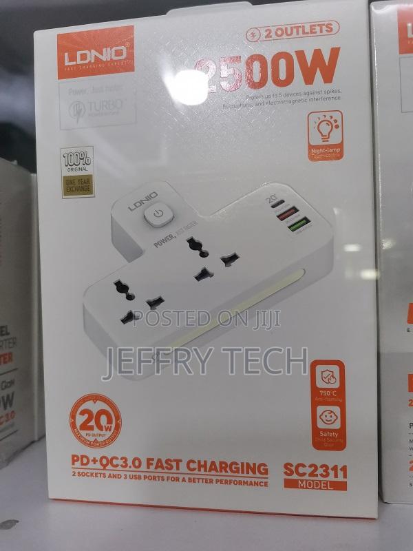 Ldnio Sc2311 Universal to Uk Plug Adapter