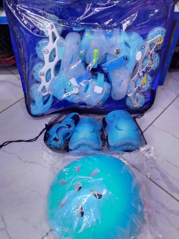 Top Quality With Protective Gears Blue Rubber Skates