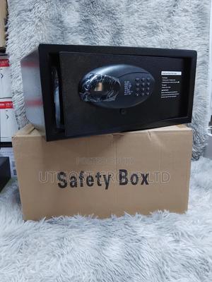 Hotel-style Safe Box – Keypad + Override Key - main view