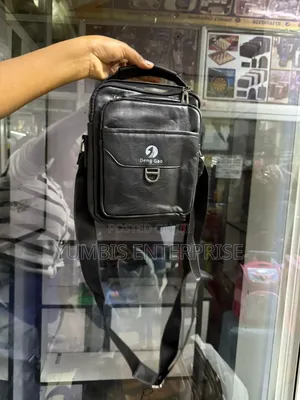 Black Unisex Shoulder Leather Bags Well Partitioned