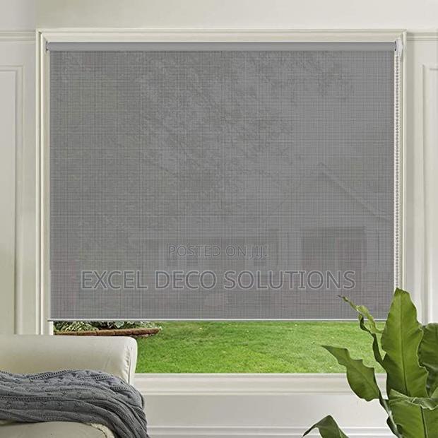 Sunscreen Roller Blinds – Comfort Meets Elegance - main view
