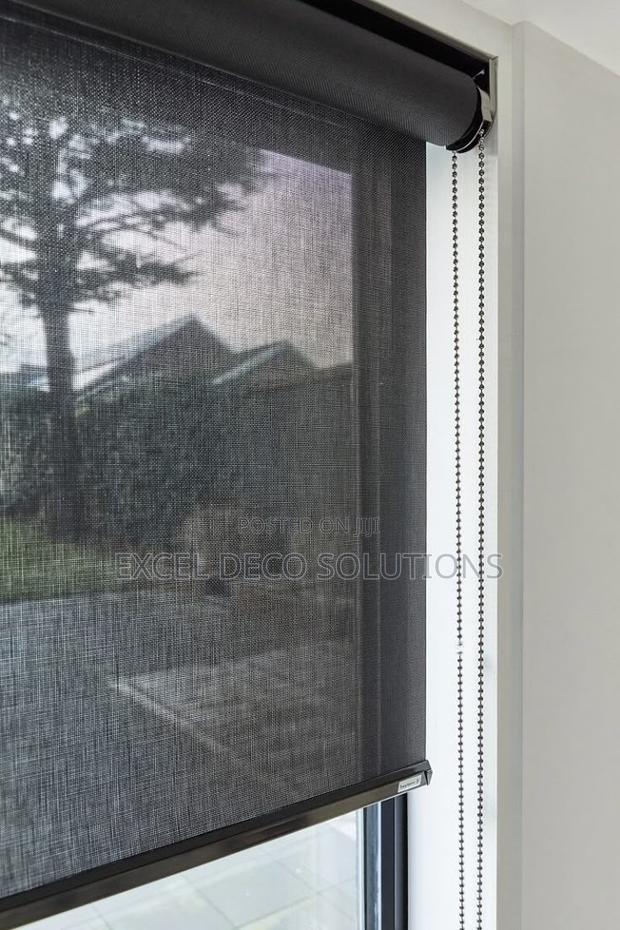 Sunscreen Roller Blinds – Classy Shades for Sunny Windows
