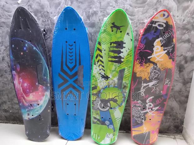 Graphic Fish Shape Skate Board Rubber Wheels