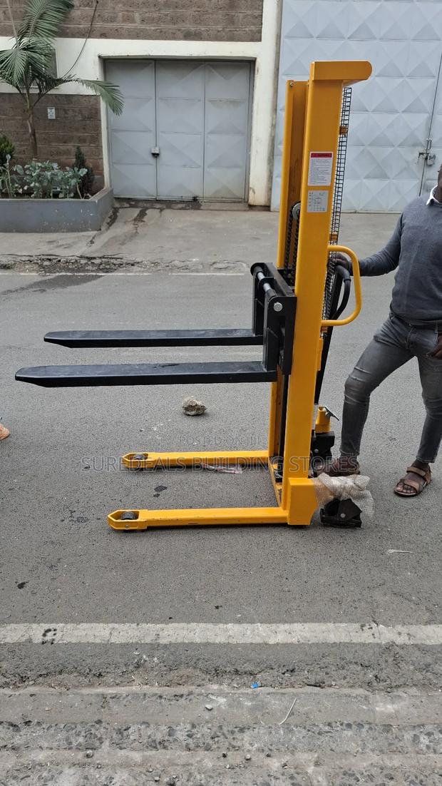 2 Ton Manual Stacker With 1.6 Meter Lift Height - main view