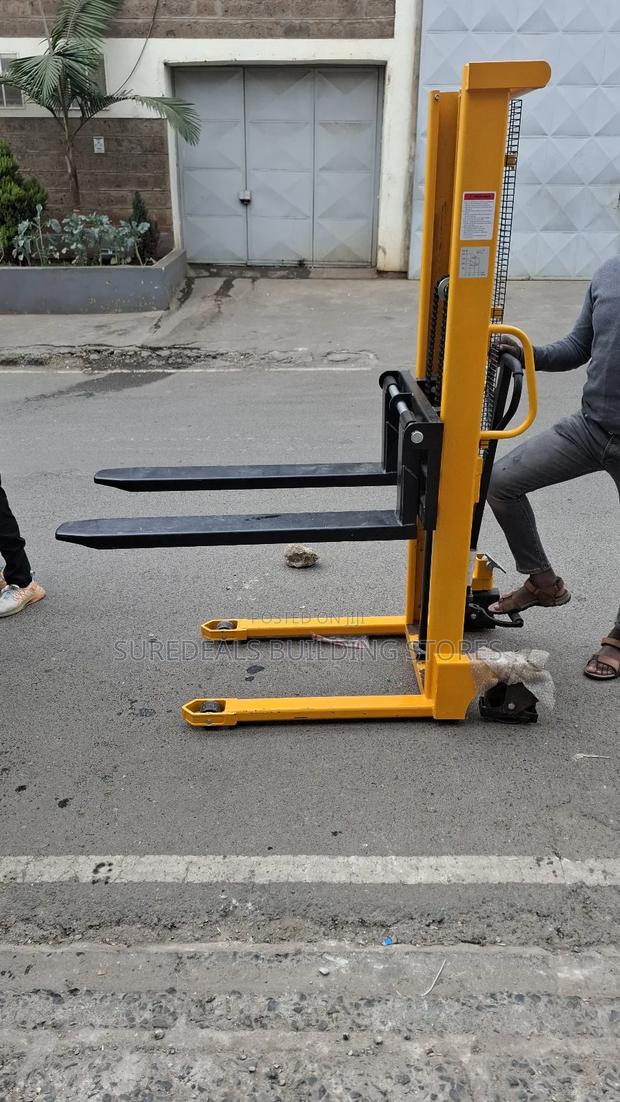 2 Ton Manual Stacker With 1.6 Meter Lift Height - thumbnail 2