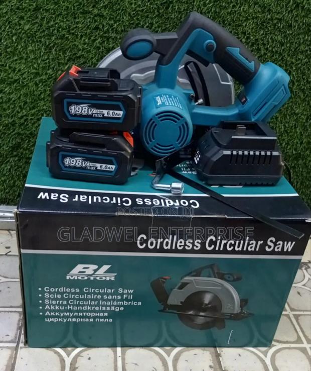 Makita Cordless Circular Saw - main view