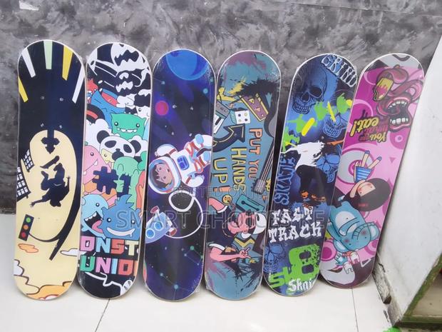 Small Skate Board
Suitable for 10 Years and Below