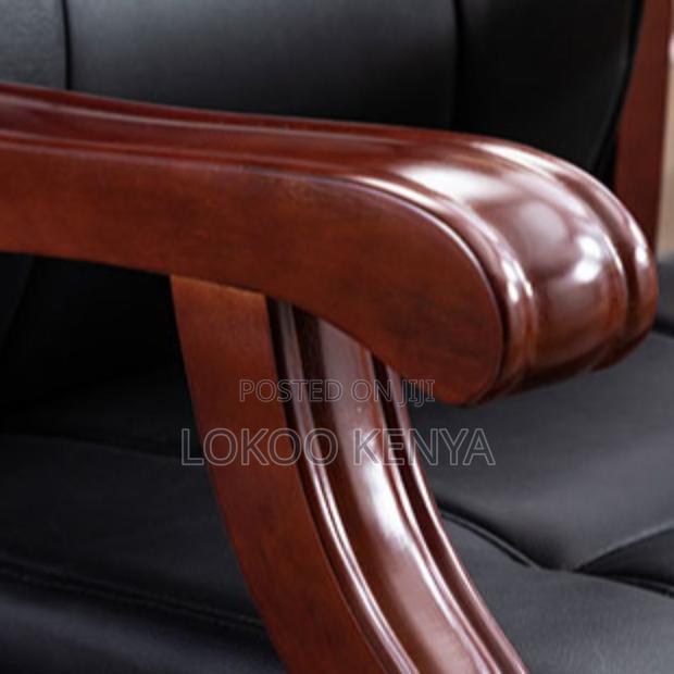 Office Chair : Solid Wood Base Executive Chair - thumbnail 3