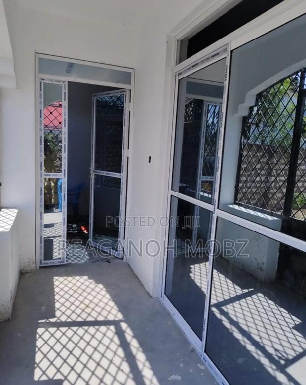 Aluminium and Glass - thumbnail 5