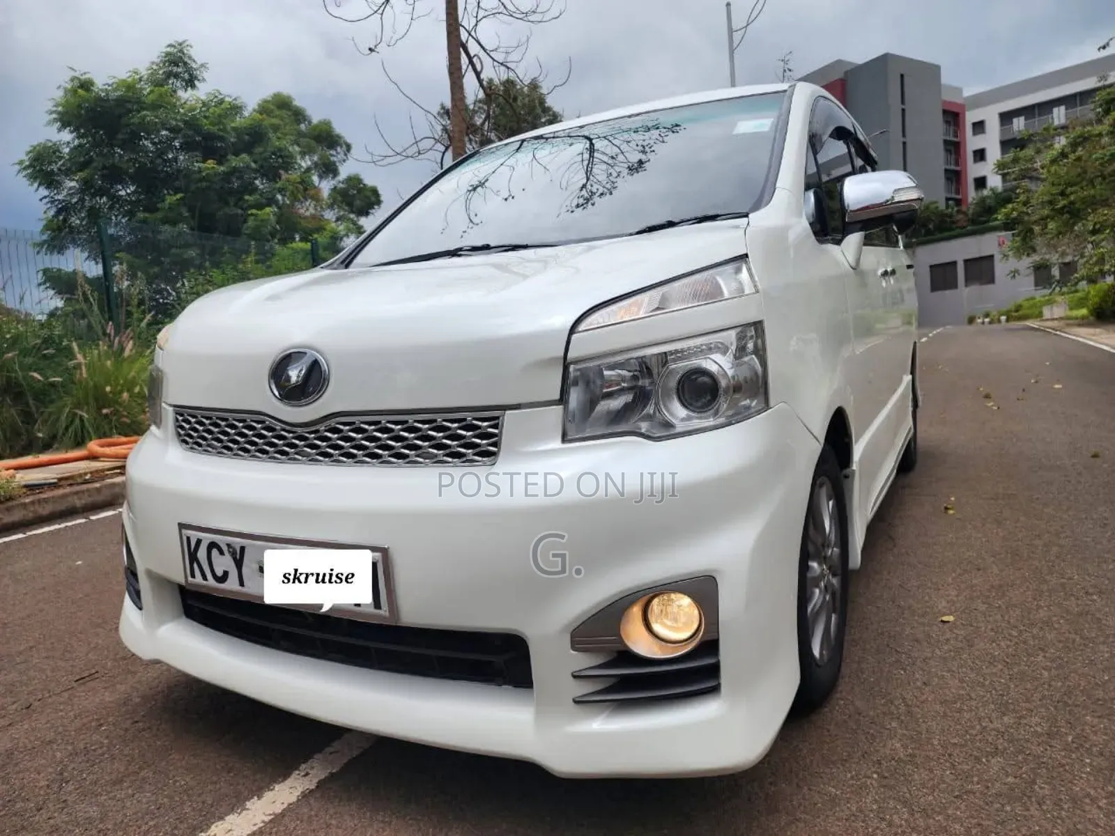 Chauffeured Noah/Voxy Car Hire
