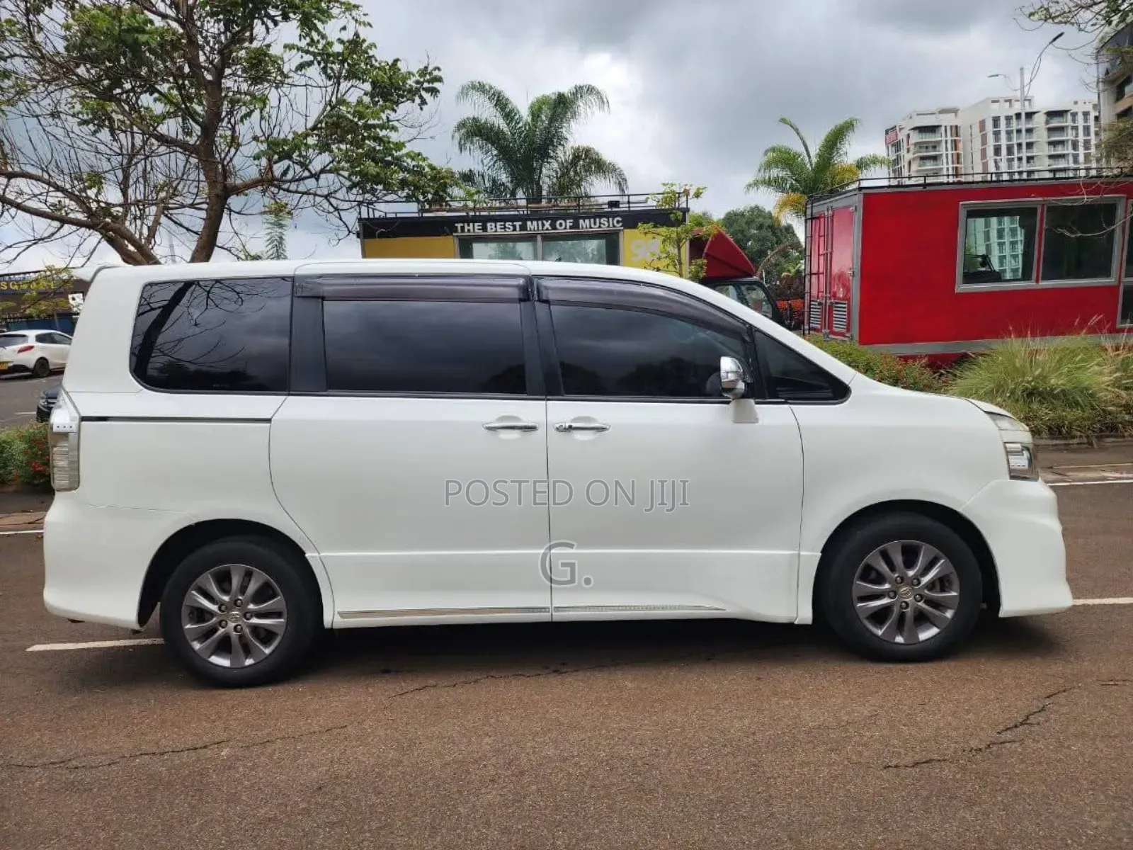 Chauffeured Noah/Voxy Car Hire