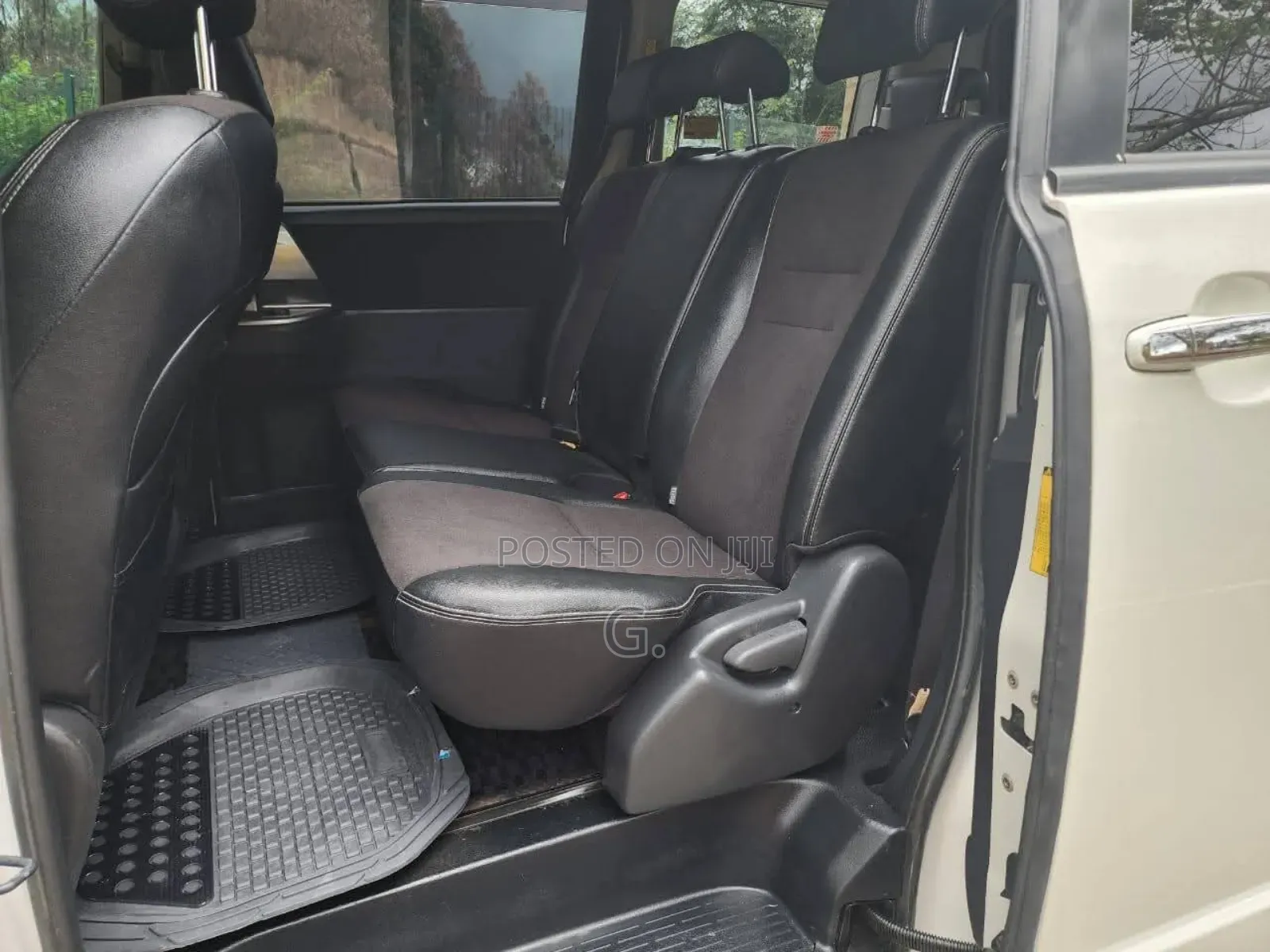 Chauffeured Noah/Voxy Car Hire