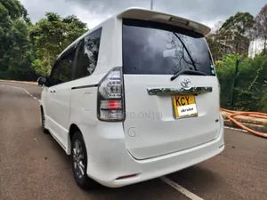 Chauffeured Noah/Voxy Car Hire