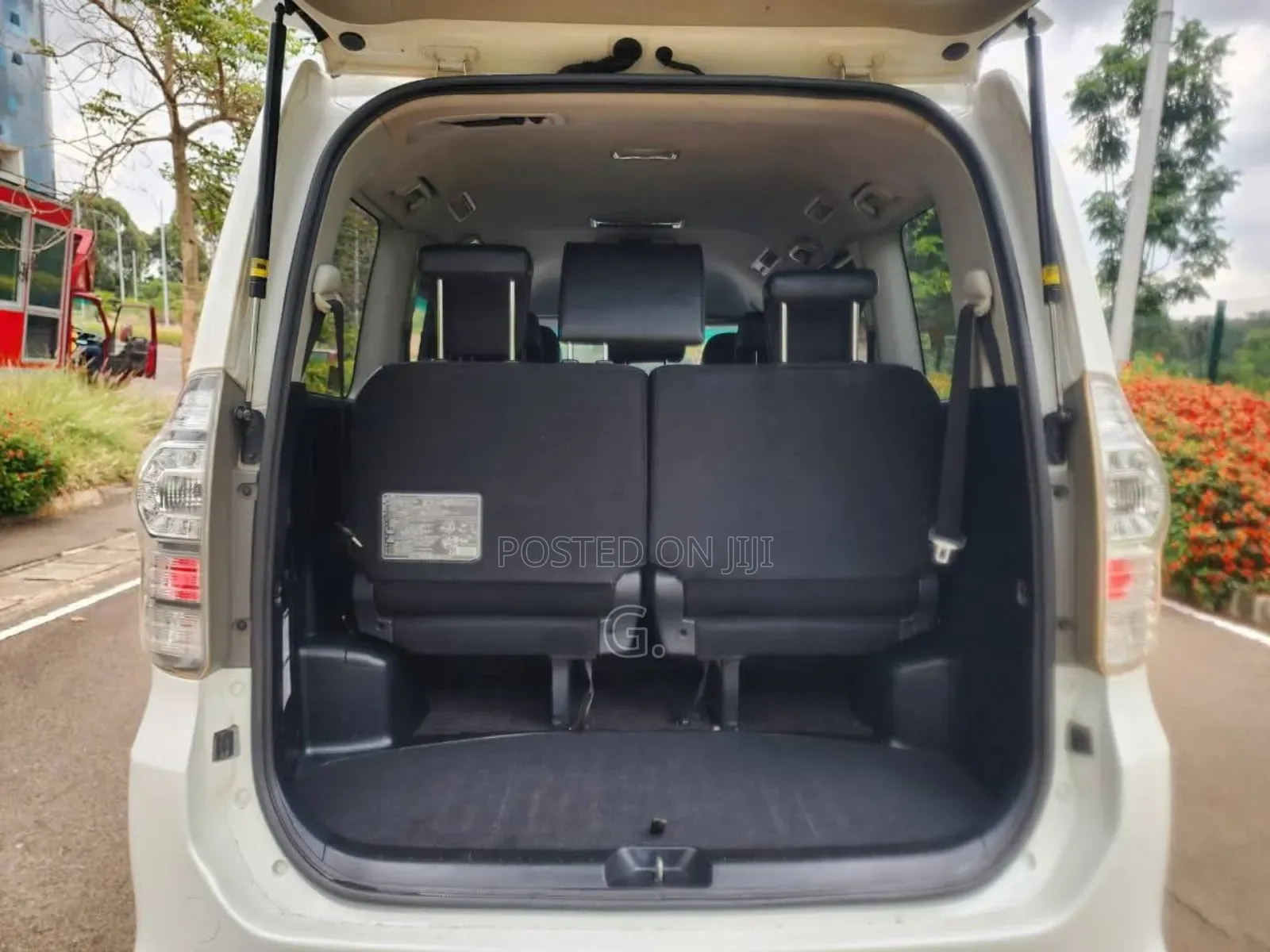 Chauffeured Noah/Voxy Car Hire