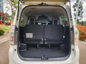 Chauffeured Noah/Voxy Car Hire