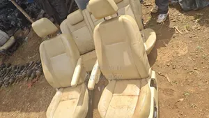 Landrover Defender 110 Puma Seats