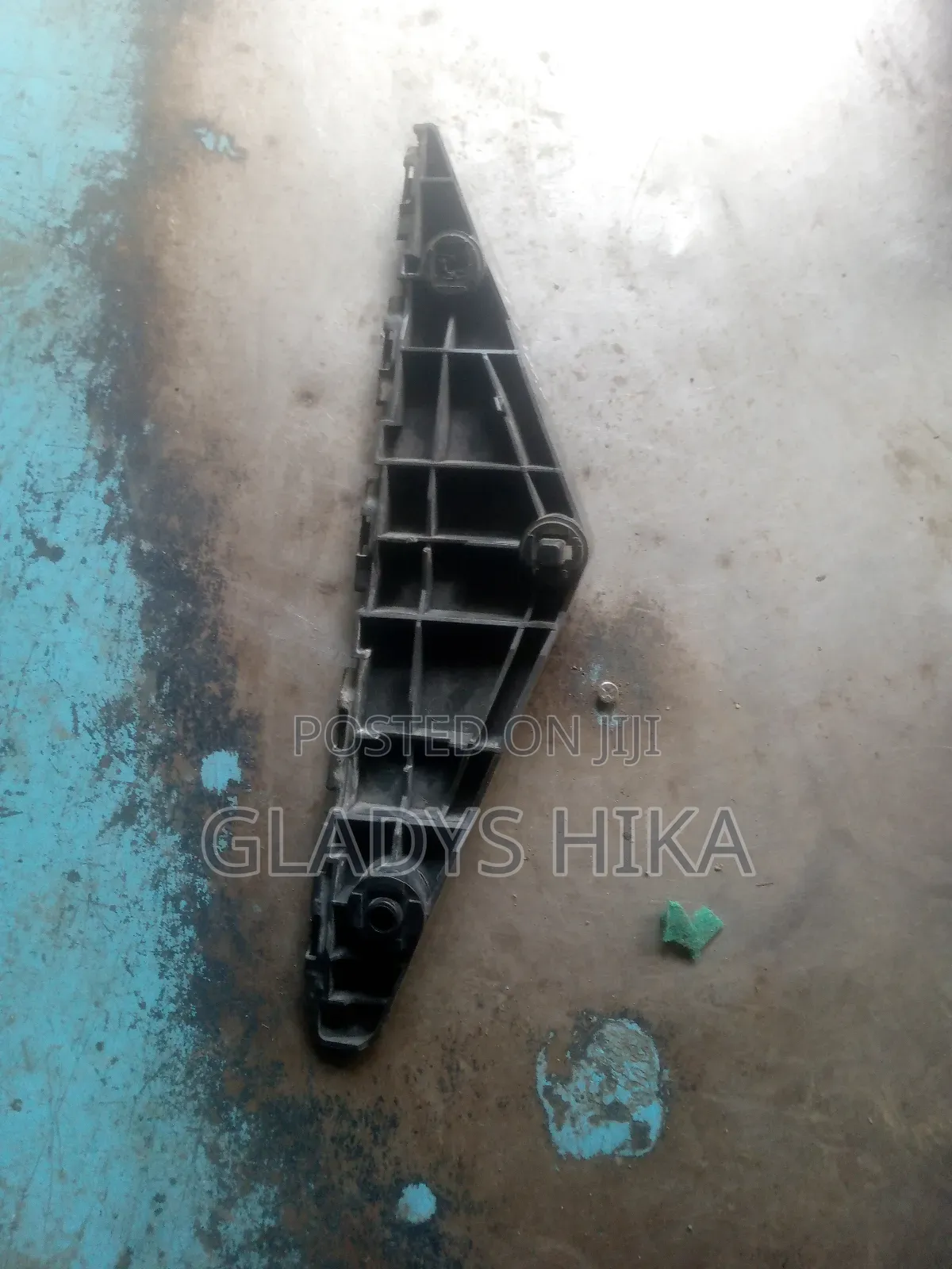 Toyota Avensis Bumper Slide