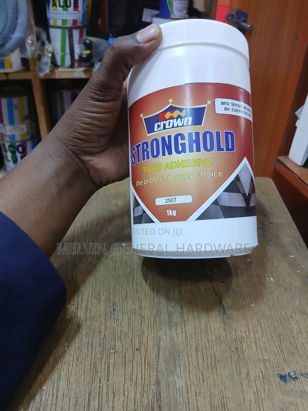 Stronghold Tile Adhesive 1kg - main view