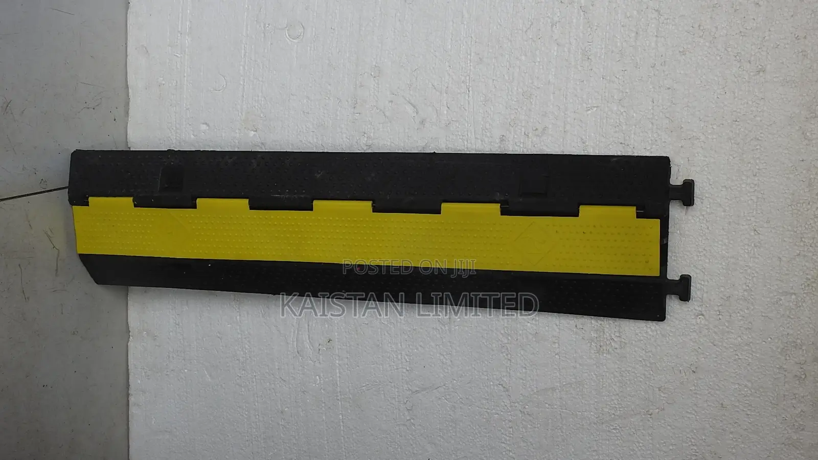 Heavy-duty 2-slot Cable Cover/ Cable Protector