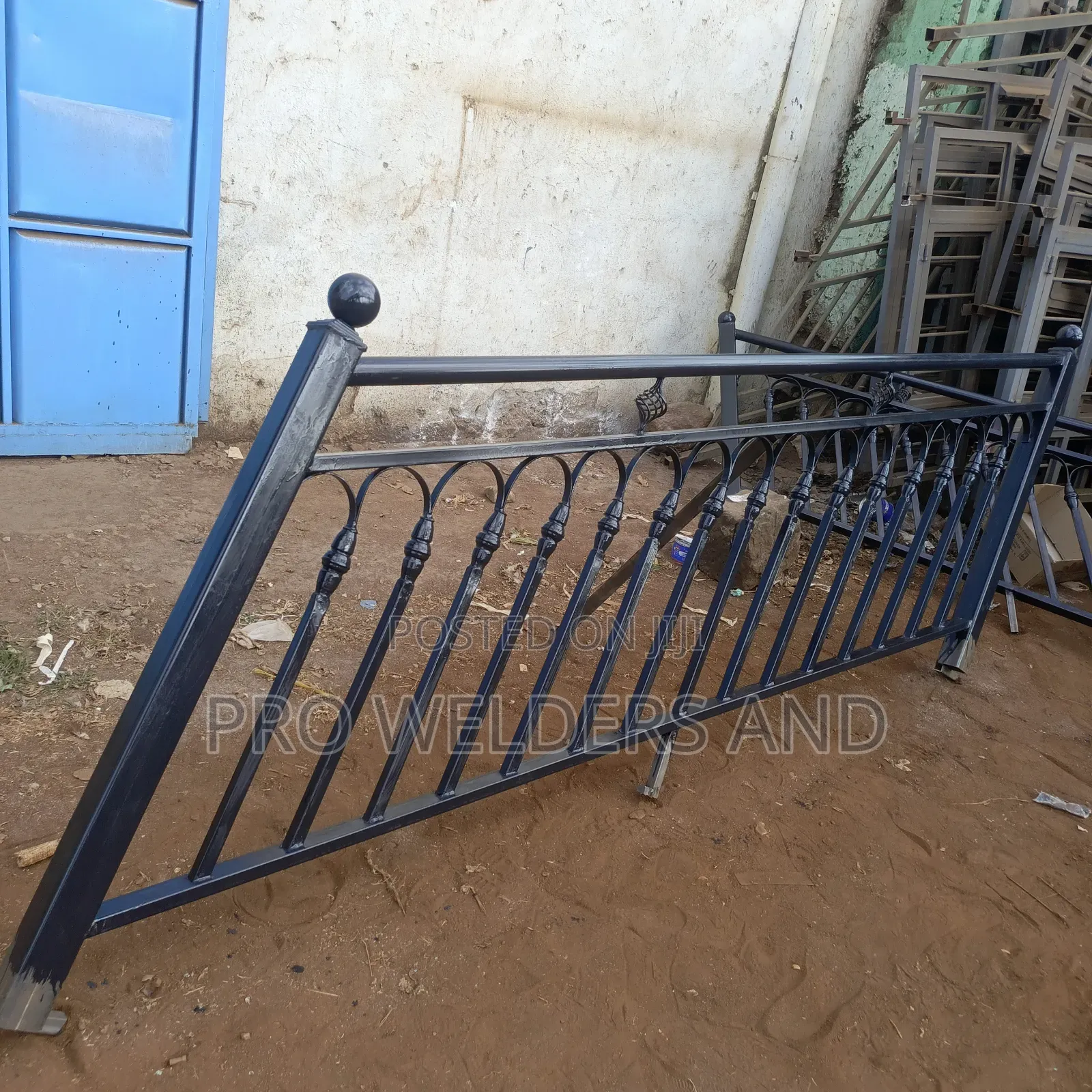 "Stylish Steel Staircase Railings – Strong Modern Look!"