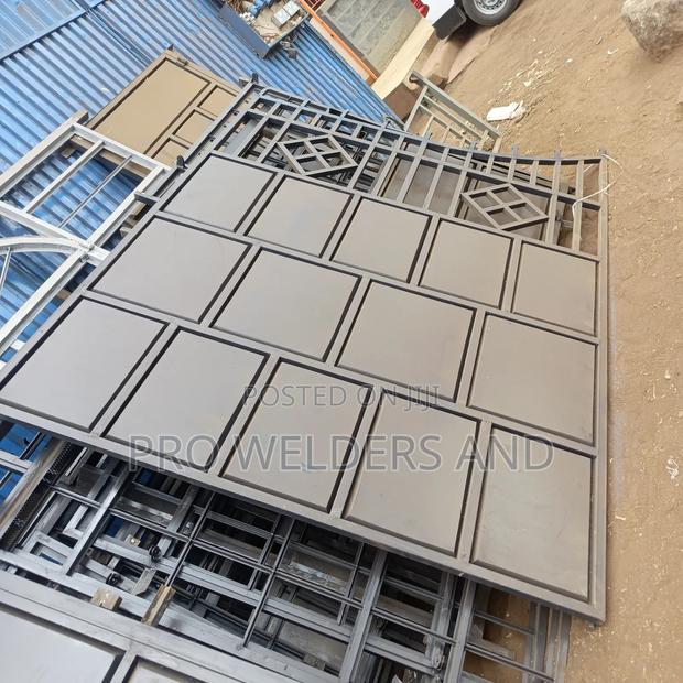 "Affordable Steel Gate – Strong, Secure Budget-Friendly!"