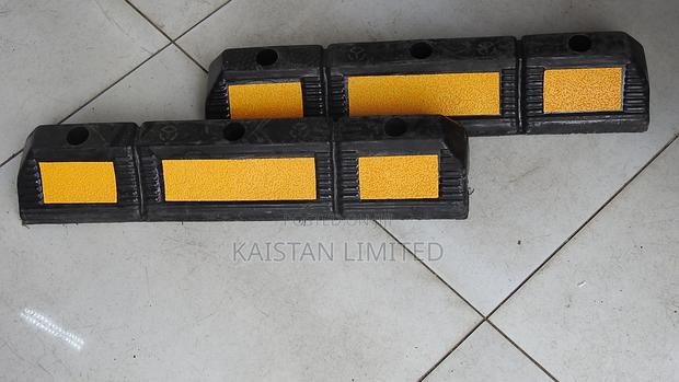 Heavy-duty Rubber Parking Reflective Wheel Stopper