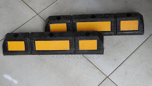 Reflective Rubber Parking Wheel Stopper