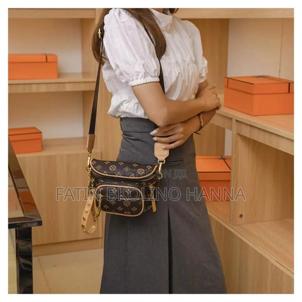 Ladys Chest Bag / Shoulder Bag - main view