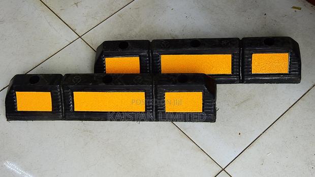 Reflective Parking Car Wheel Stopper. 580*110*85mm - main view